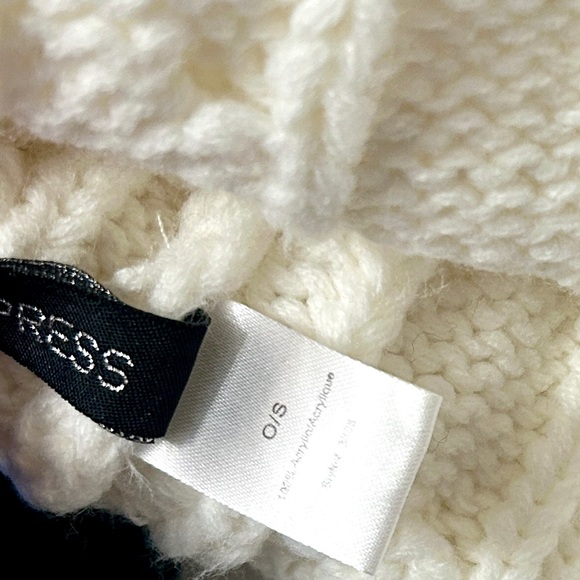 EUC LA Express 2 cable knit toques black and white winter hats with pompom ball - Picture 5 of 6